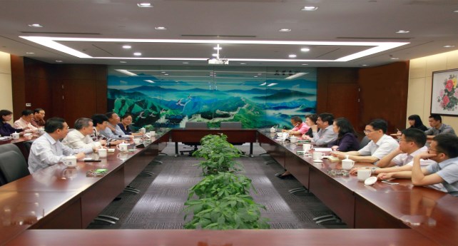 1495789616934022vT7E.jpg 圖為市人大常委會領導到集團調研(宋有常攝)_副本.jpg